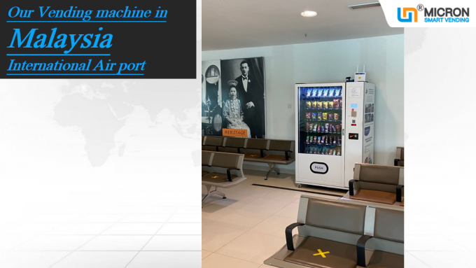 distributeur automatique de casse-croûte et de boissons dans l'aéroport de la Malaisie