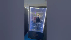 Prêt à être expédié aux États-Unis, l'écran est encastré et le distributeur automatique a une meilleure expérience