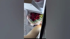 machine à vendre de fleurs fraîches dans le champ