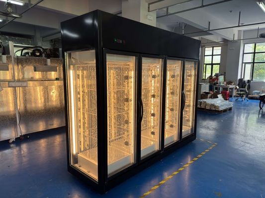 Distributeur de fleurs intelligent avec des emplacements à fort trafic, plusieurs options de paiement et une interface conviviale